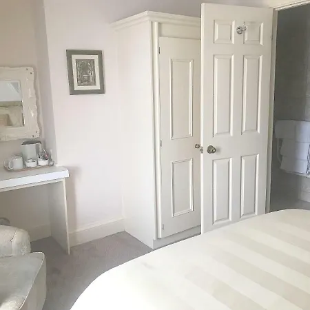 Гостевой дом La Bonne Vie Ст. Хейлир Джерси